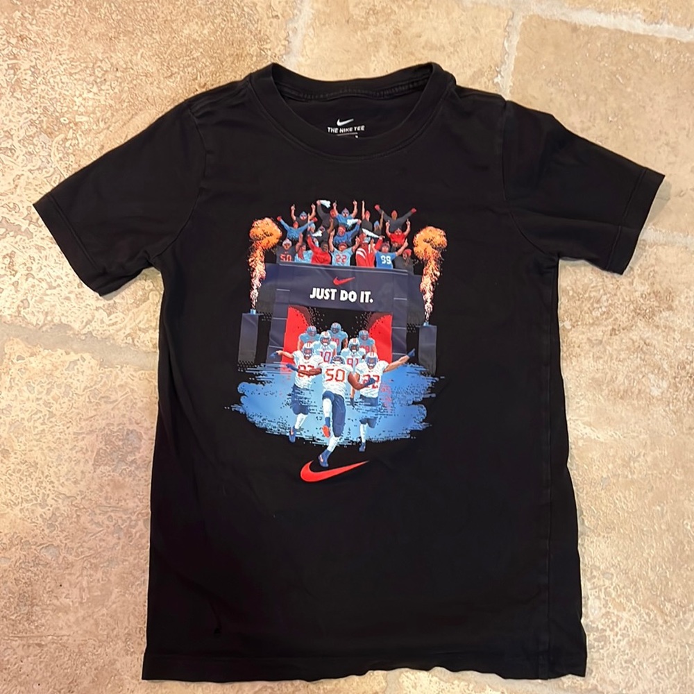 EUC - Boys Nike Football Tee Shirt - Size M